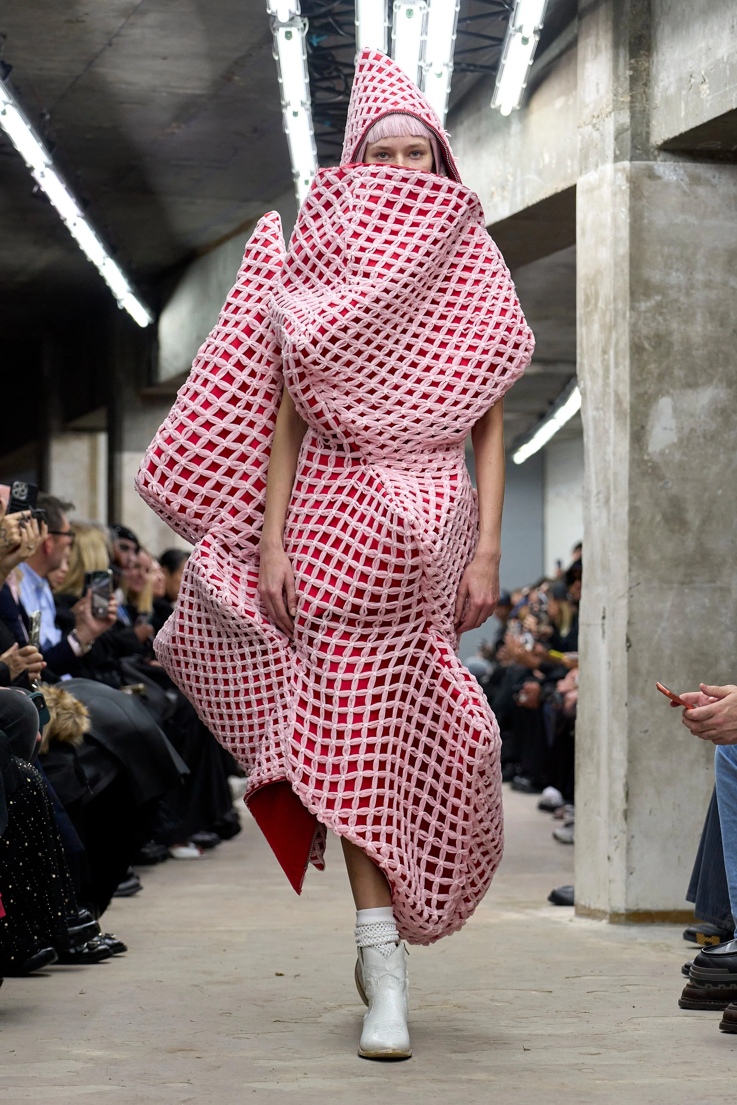 COMME DES GARÇONS SS26 - SHOW REPORT - BEHIND THE BLINDS —